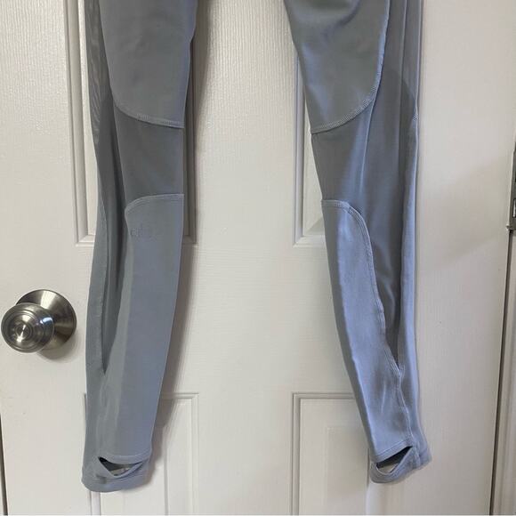 ALO YOGA • Light Gray Coast Leggings Tights - Picture 7 of 9